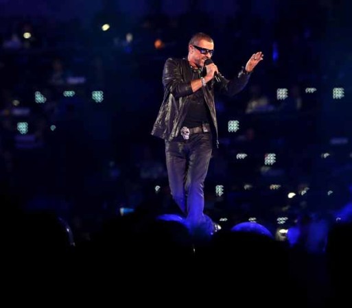 El cantante George Michael se llevó una gran ovación al interpretar su tema “Freedom”.
