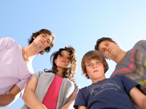 A Bag of Hammers (Una bolsa de martillos)<br />Una película emocional y divertida sobre dos jóvenes amigos que maduran cuando un niño huérfano se cruza en sus vidas.