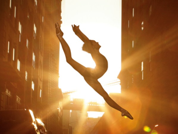 First Position (Primer lugar)<br />Un magnífico documental sobre el mundo del baile clásico profesional. El increíble esfuerzo que los niños deben hacer para cumplir su sueño y triunfar sobre el escenario.