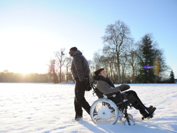 The intouchables (Los intocables)<br />El film que arrasó la taquilla europea. Un drama épico para no perderse. La vida de un tetrapléjico millonario cambia cuando contrata un enfermero especial para que lo cuide.