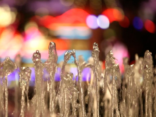 Last Call at the Oasis (última llamada en el oasis)<br />Este impresionante documental nos invita a reflexionar sobre el mal uso que se le está dando en el mundo al agua. Referentes mundiales y científicos explican los peligros de la contaminación.