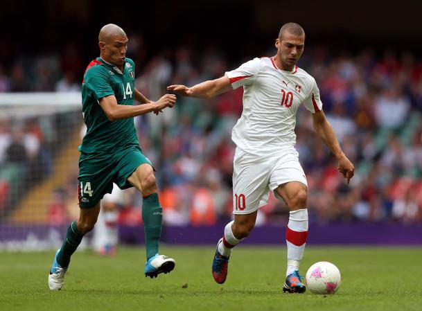 México, que con un empate aseguraba su pase a los cuartos de final, se notó bastante cauteloso buena parte del primer tiempo. Pajtim Kasami y Jorge Enriquez en la foto.