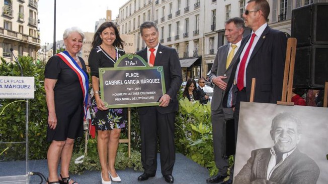 París honra con una plaza al escritor colombiano Gabriel García Márquez