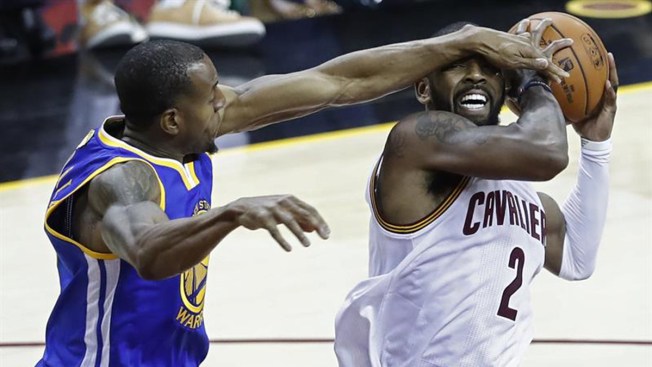 Kevin Durant guía a los Warriors ante Cavs Kevin Durant guía a los Warriors ante Cavs