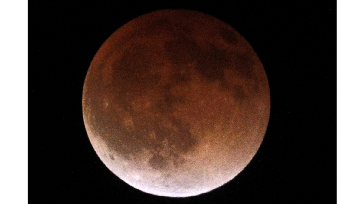 ¿Cuándo se tornará la Luna roja y vendrá el eclipse lunar? – Telemundo ...