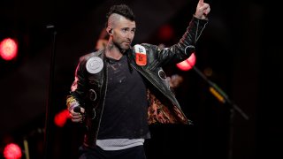 Desde el primer momento, el concierto de la banda fue objeto de fuertes críticas en las redes sociales, por la demora con la que comenzó pero sobre todo por la desgana con la que se presentó el grupo y por no adaptarse al formato del festival.