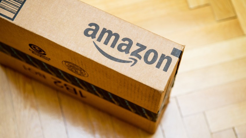Caja con el logo de Amazon