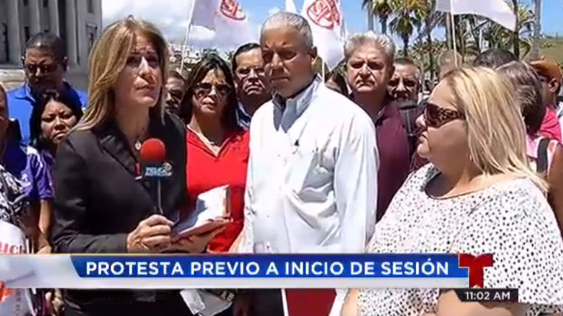 Sesion Legislativa Protesta Telenoticias PR