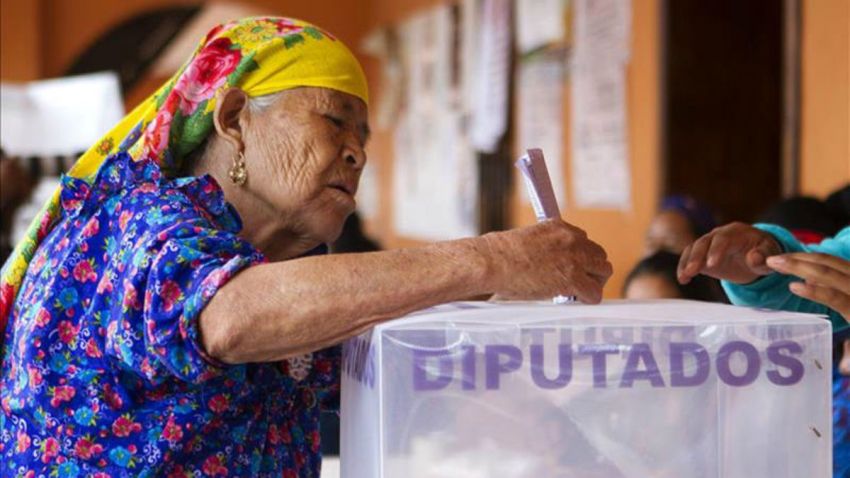 anciana-vota-mexico-diputados
