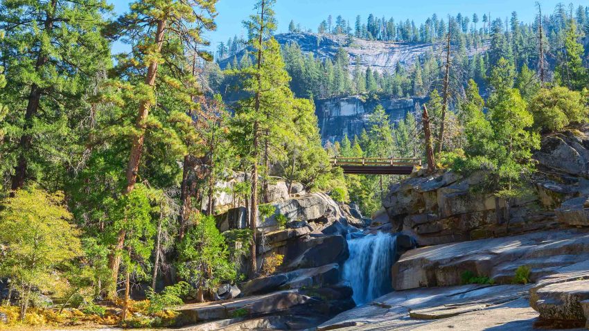 cascada-yosemite-shutterstock_1066161884