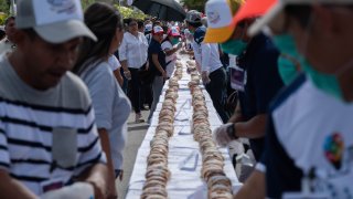 Rosca de reyes más larga del mundo.