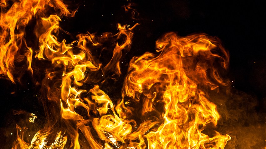 shutterstock_209094613_DOS_fIRE