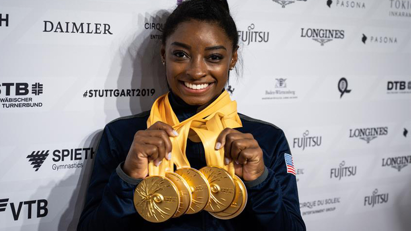 simone-biles-gimnasta-gana-medalla-rompe-record-mundial-stuttgart-alemania