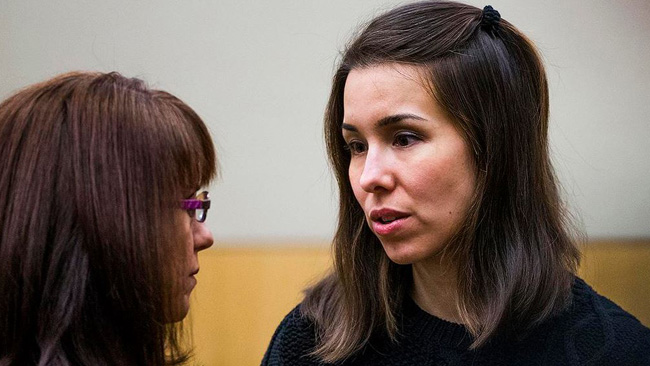 tlmd_jodi_arias_en_la_corte_de_phoenix_arizona_con_su_abogada