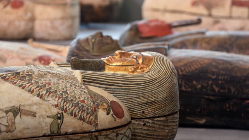 Cientos de momias de más de 2,300 años de antigüedad, el hallazgo que sorprende a Egipto