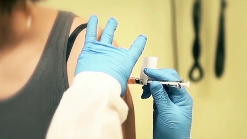 ¿Alteraría mi ADN o sufriría parálisis? Aclaran dudas y mitos sobre la vacuna contra COVID-19