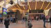 Aparece misterioso monolito en el Fremont Experience de Las Vegas