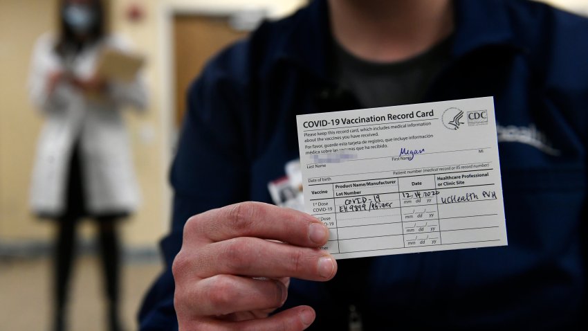 Lo que debes saber de la tarjeta de vacunación contra el COVID-19