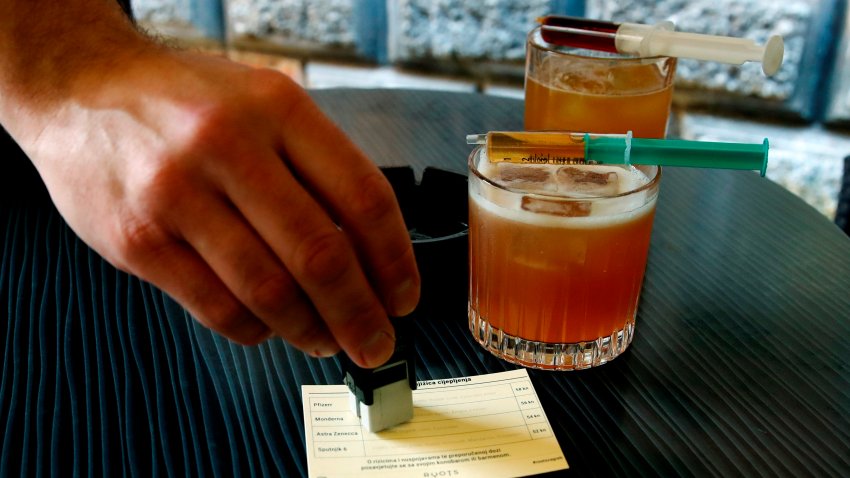 Inventan cócteles inspirados en las vacunas contra el COVID-19