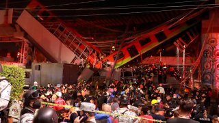 Decenas de personas se arremolinaron en zona donde colapsó el metro de Ciudad de México