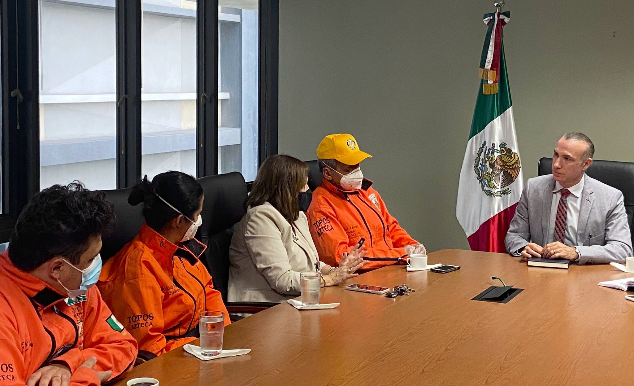 Brigada de Rescate Topos Tlatelolco se deslinda de grupo de rescatistas mexicanos en Miami - Vimarsana News