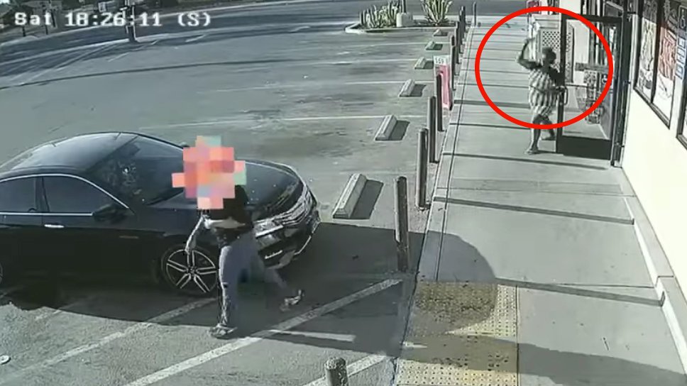 Botellazo en el aire: atacan a mujer sin mediar palabras al salir de tienda en Kings – Telemundo Las Vegas - Vimarsana News