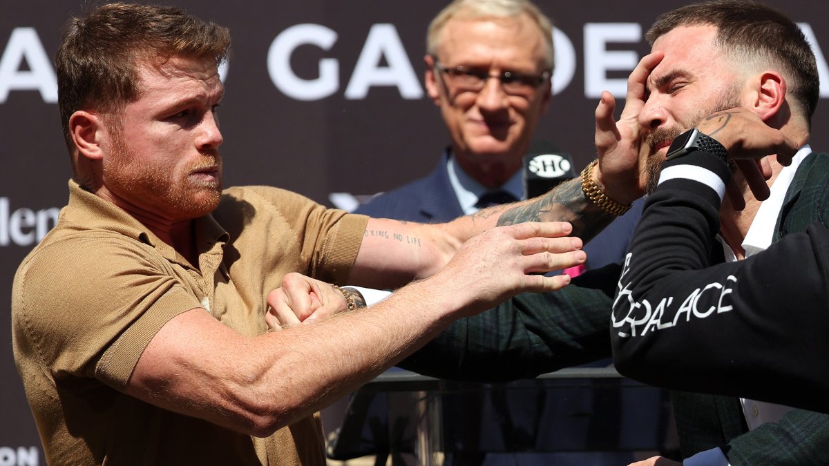 "Canelo" Álvarez y Caleb Plant se pelean en plena conferencia de prensa – Telemundo Las Vegas - Vimarsana News