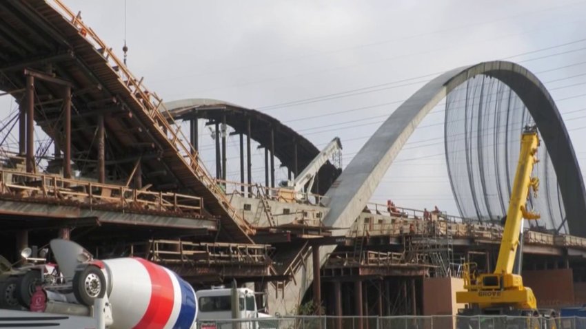 Comienzan a verter concreto para el último arco del viaducto de la Calle Sexta
