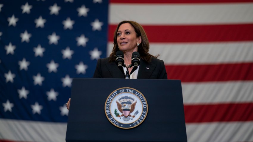 La vicepresidenta Kamala Harris da positivo al COVID-19