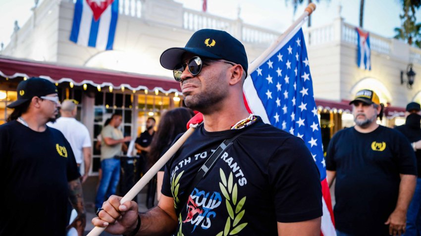 Acusan de conspiración sediciosa al líder de los Proud Boys por el asalto al Capitolio