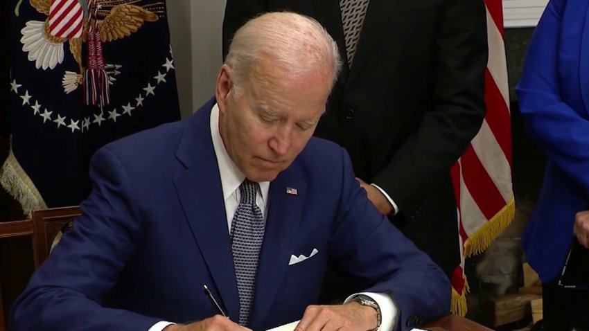 Presidente Biden busca proteger derechos reproductivos de la mujer