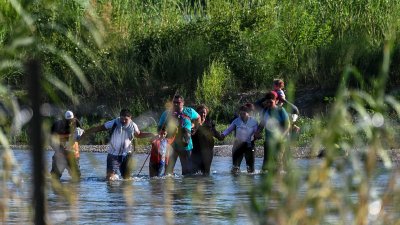 Migrantes viven con esperanza y alegría la eliminación de “Quédate en México”