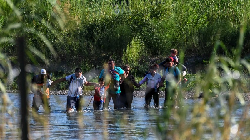 Migrantes viven con esperanza y alegría la eliminación de “Quédate en México”