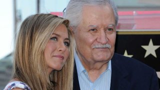 Fallece John Aniston, estrella de “Days of Our Lives” y padre de Jennifer Aniston.