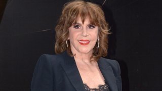 Rebecca Jones posa para una foto durante la alfombra negra de Los Metro Awards (Premios Metropolitanos de Teatro en el Teatro Angela Peralta el 24 de noviembre de 2021 en la Ciudad de México, México.
