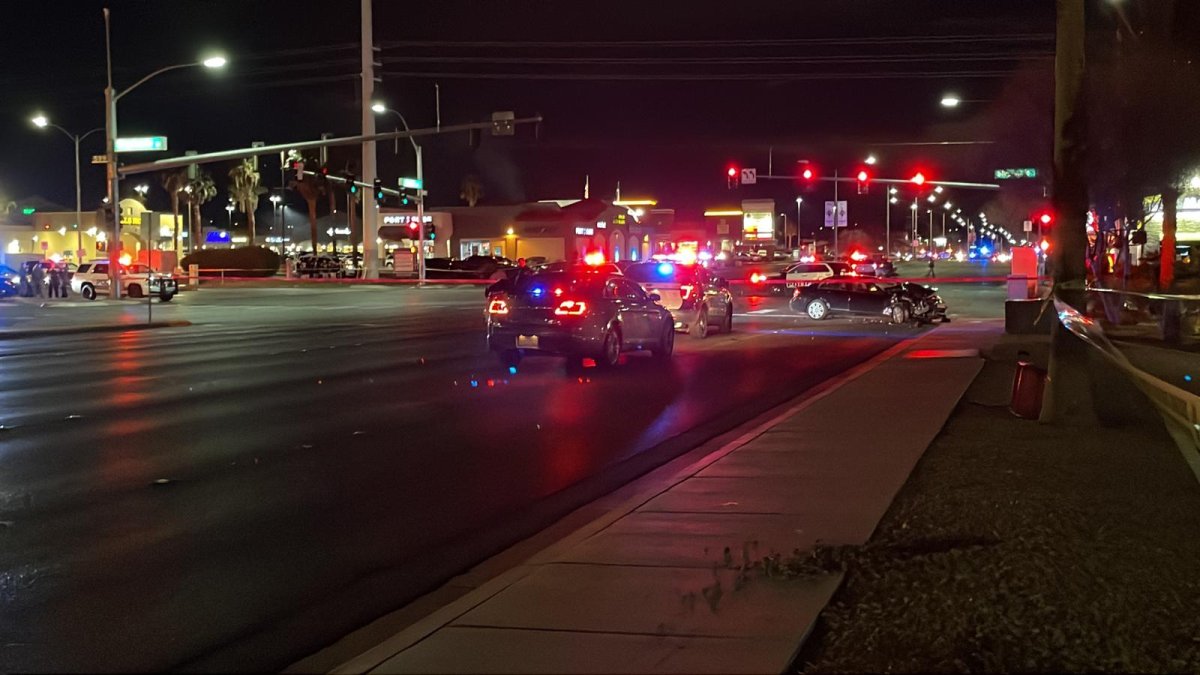 Las Vegas police investigate shooting involving officer