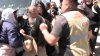 Con gritos y reclamos, manifestantes piden respuestas de AMLO tras su visita a Ciudad Juárez