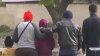 “Me hice el muerto”: huyen de la violencia en Colombia y ahora duermen en un parque en EEUU