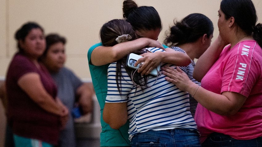 “El dolor sigue igual”: familias de víctimas en Uvalde reclaman en el Capitolio de Texas