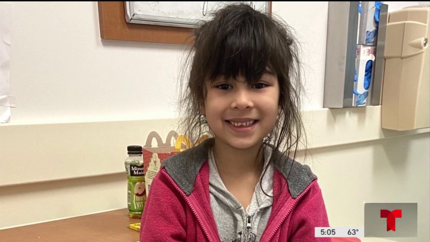 Buscan a la familia de niña hispana abandonada en hospital de Dallas