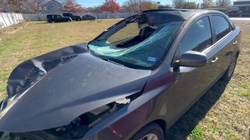 Dijo que atropelló a un venado, pero la policía halló un cadáver humano en su auto