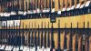 Corte Suprema rechaza bloquear ley de Illinois que prohíbe algunas armas semiautomáticas