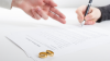 “Abogada falsa” enfrenta 17 cargos por documentos fraudulentos de divorcios y adopciones