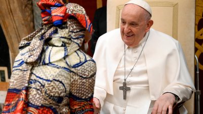 Para el papa Francisco, la opción de dimitir es “una hipótesis lejana”