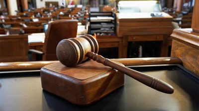 Sin derecho a fianza acusado de disparar, golpear y estrangular a mujer en Las Vegas