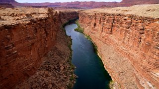 Esta vía fluvial de 1,450 millas de longitud surte el oeste de Estados Unidos y también abastece de agua a ciudades y granjas del norte de México.