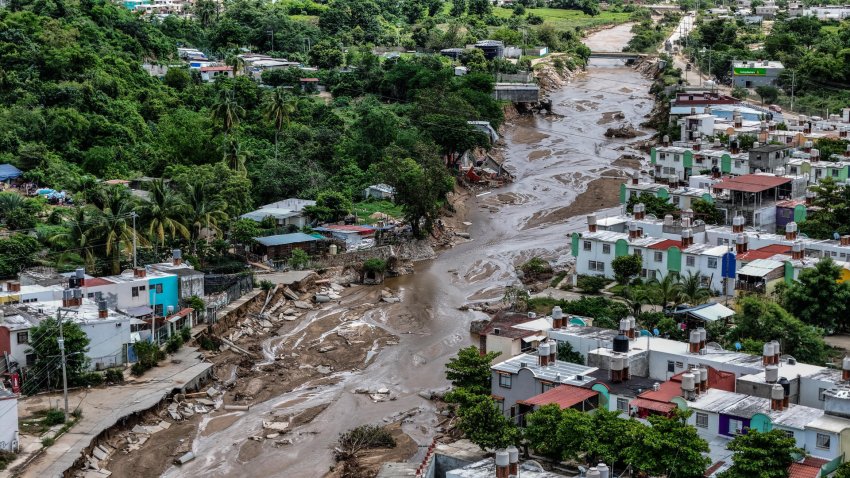 Las lluvias del huracán John derrumban casas y sueños de familias en el mexicano Acapulco