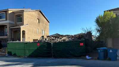 Derriban casa consumida por las llamas