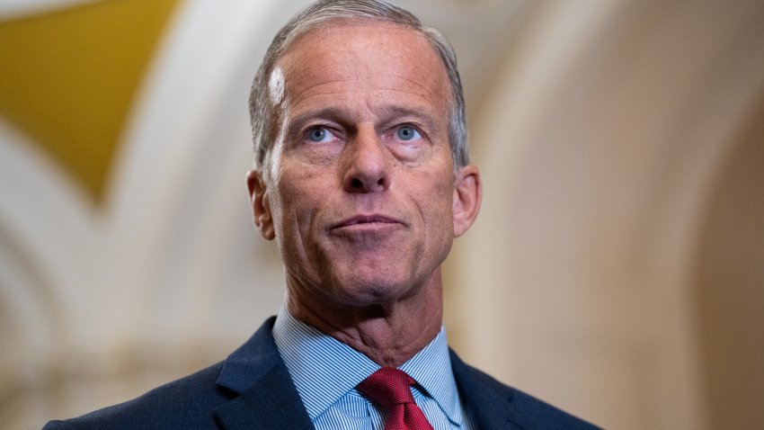 ESTADOS UNIDOS – 17 DE SEPTIEMBRE: El senador John Thune, republicano por Dakota del Sur, habla durante la rueda de prensa de los republicanos del Senado en el Capitolio el martes 17 de septiembre de 2024. Dak., habla durante la rueda de prensa de los republicanos del Senado en el Capitolio el martes 17 de septiembre de 2024. (Bill Clark/CQ-Roll Call, Inc vía Getty Images)