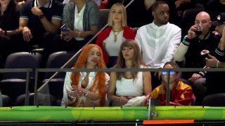 NUEVA ORLEANS, LOUISIANA - 09 DE FEBRERO: (I-D) Ice Spice, Ashley Avignone, y Taylor Swift asisten al Super Bowl LIX en el Caesars Superdome el 09 de febrero de 2025 en Nueva Orleans, Louisiana. (Foto de Jamie Squire/Getty Images)